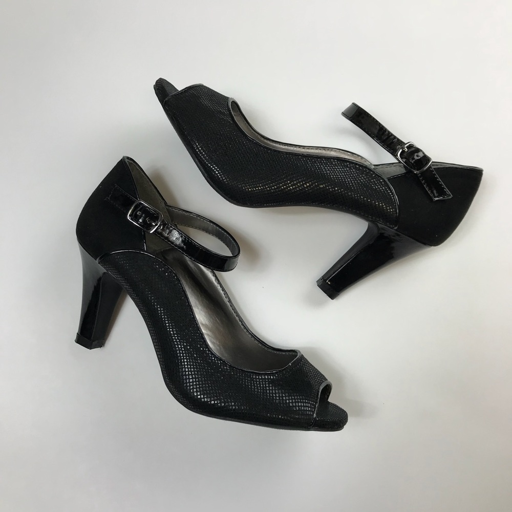 KAREN SCOTT Women’s Black Ankle Strap Peep Toe